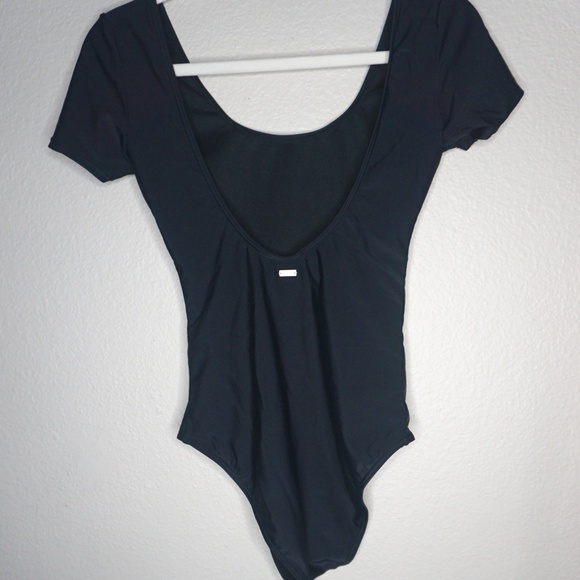 Roxy One Piece Body Suit Swimsuit in black - Size Small - Picture 2 of 4